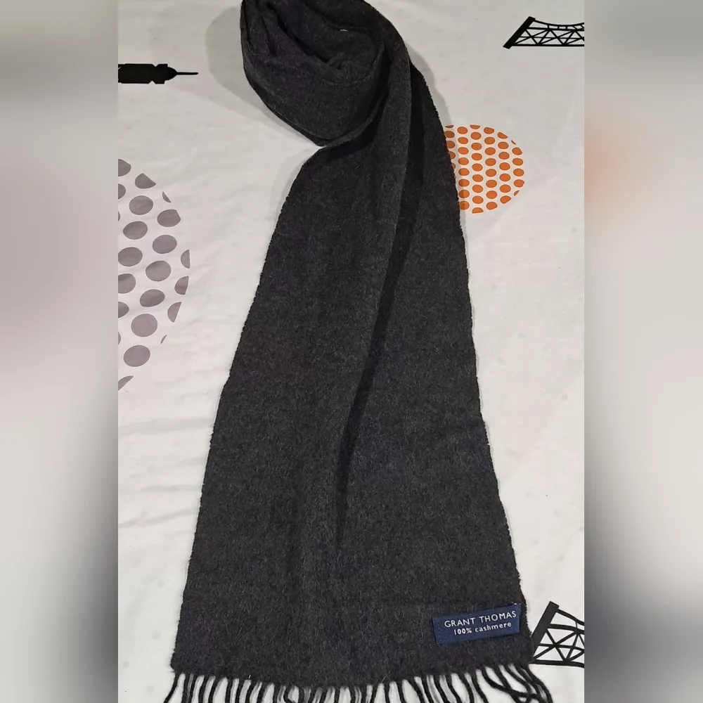 100% Cashmere Grand Thomas Scarf in Charcoal Grey - Soft & Luxurious